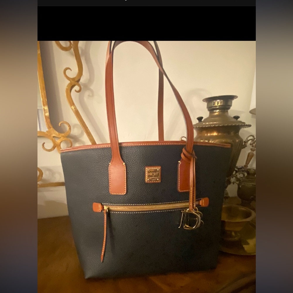 Dooney and Bourke Pebble leather shopper tote. Black. NWT - Picture 8 of 15